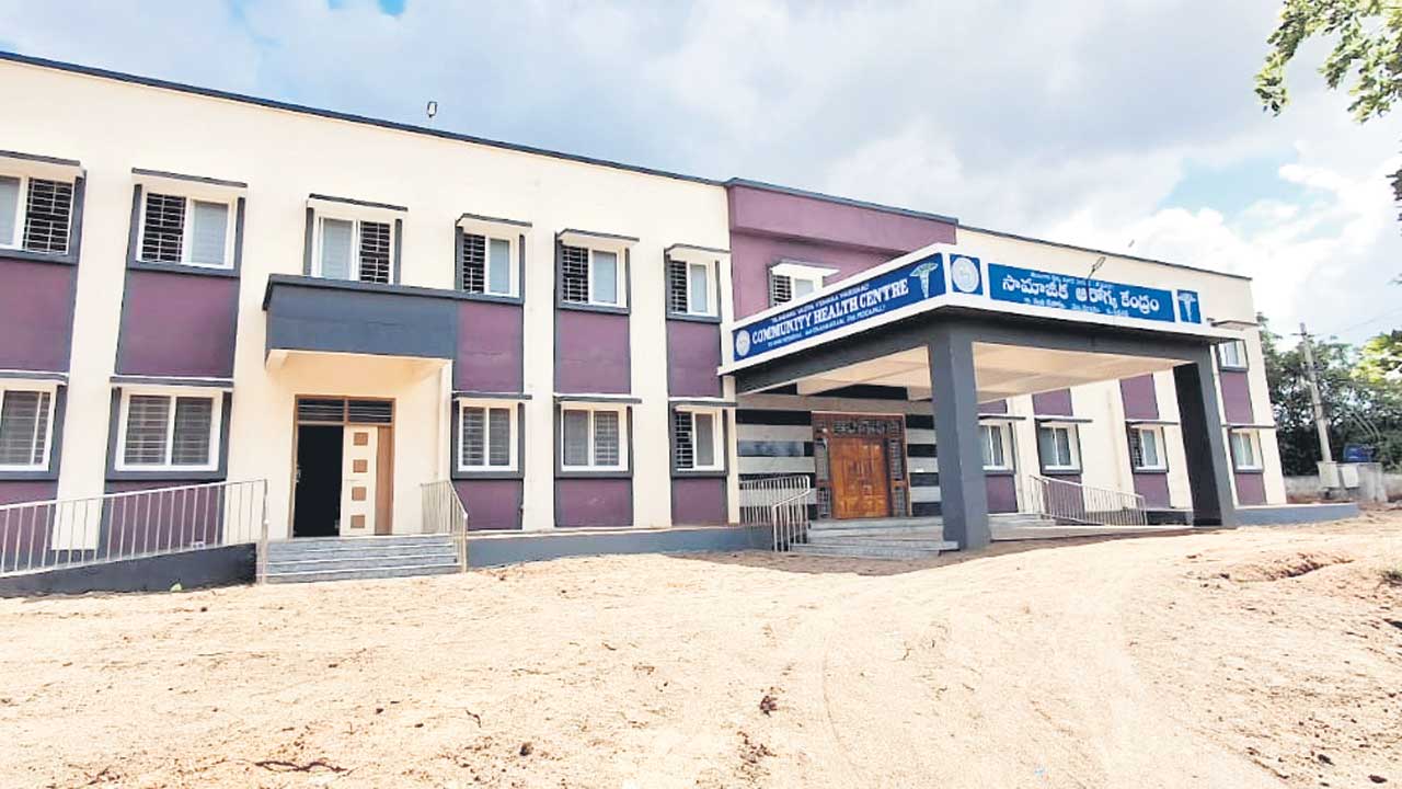 సామాజిక ఆరోగ్య కేంద్రం భవనం.. ప్రారంభమెప్పుడో?