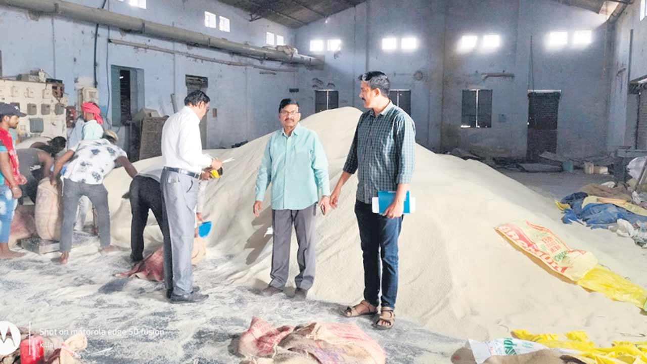 యథేచ్ఛగా సన్నబియ్యం దందా?