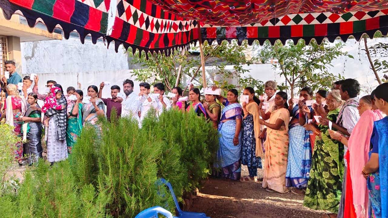 మూడో విడతలోనూ గుబాళించిన గులాబీ