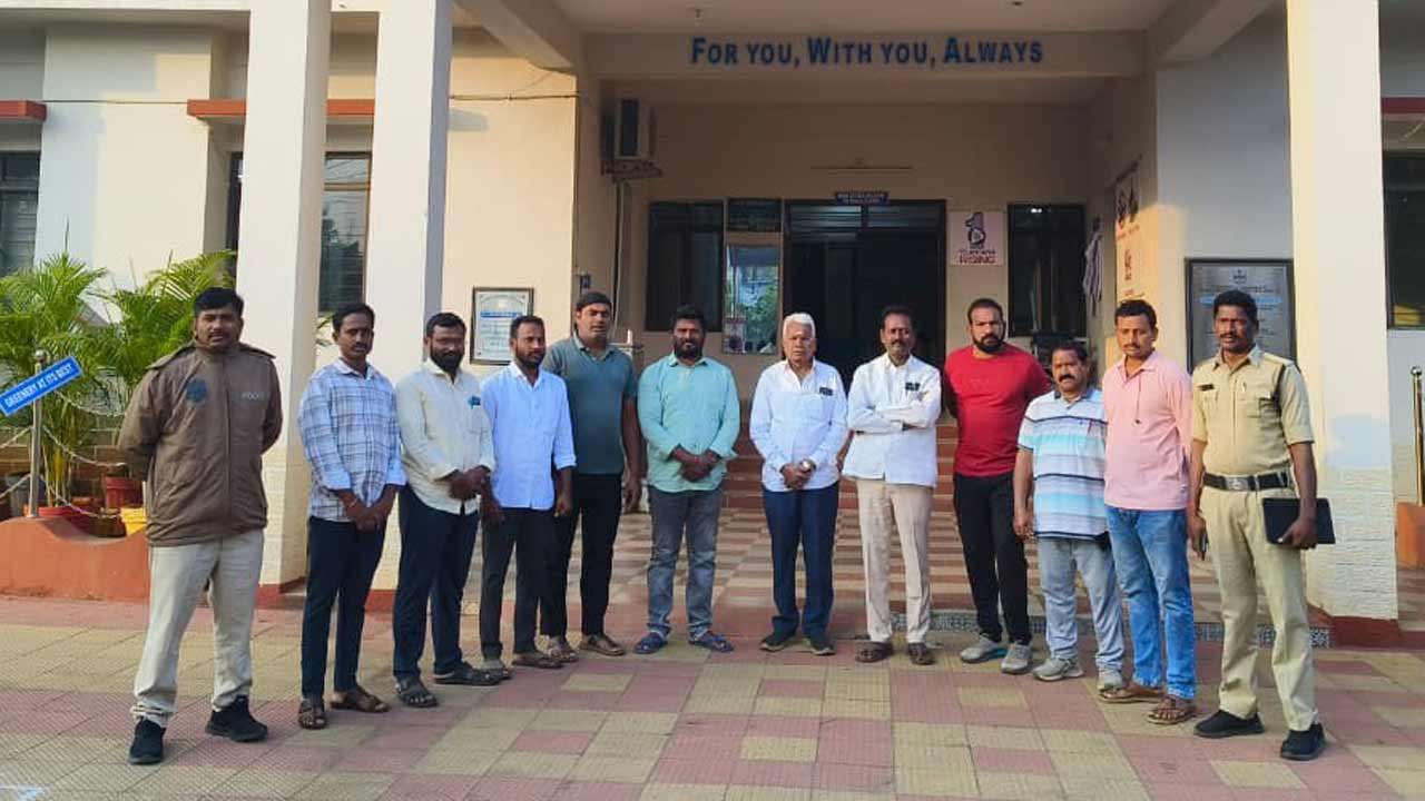 బీఆర్‌ఎస్‌ నేతల నిర్బంధం