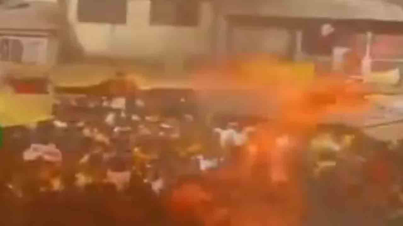 victory procession turns into blaze | విజయోత్సవ ఊరేగింపులో చెలరేగిన   మంటలు.. 16 మందికి కాలిన గాయాలు