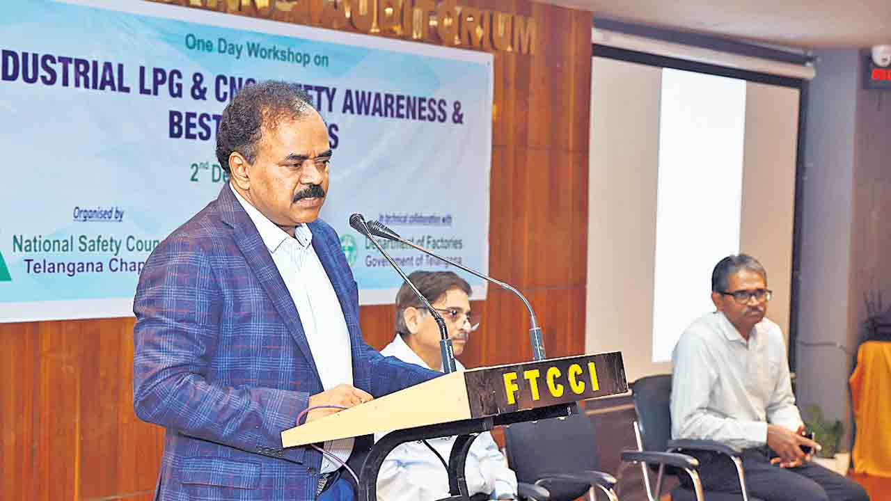 పరిశ్రమల్లో భద్రతా ప్రమాణాలు పాటించాలి