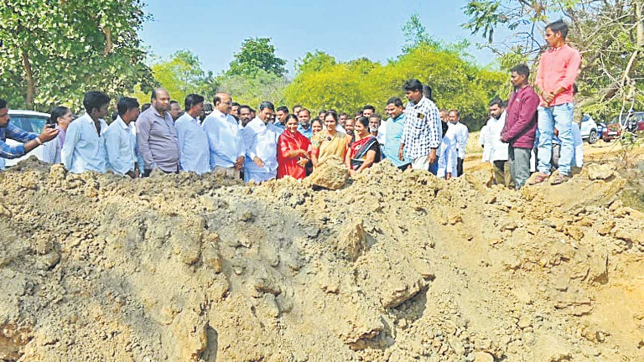 ఇసుక మాఫియాపై చర్యలేవీ?