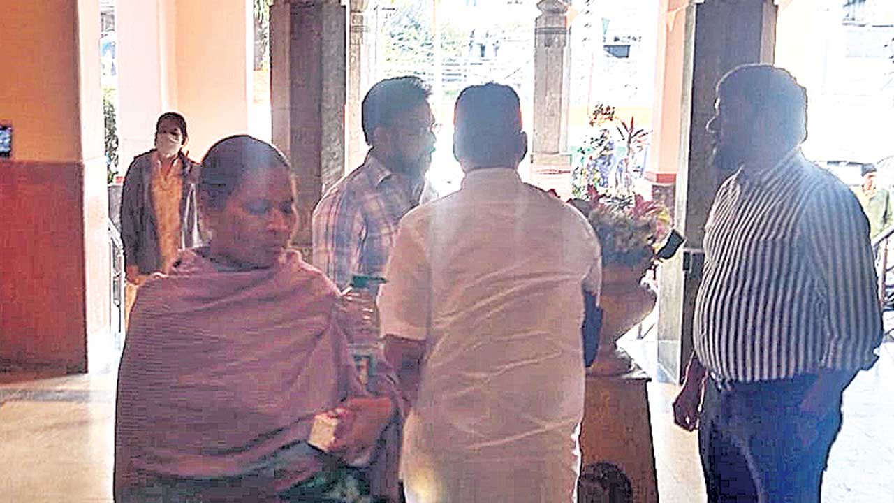 నమస్తే కథనంపై వసూల్‌ రాజ్‌ చిందులు!