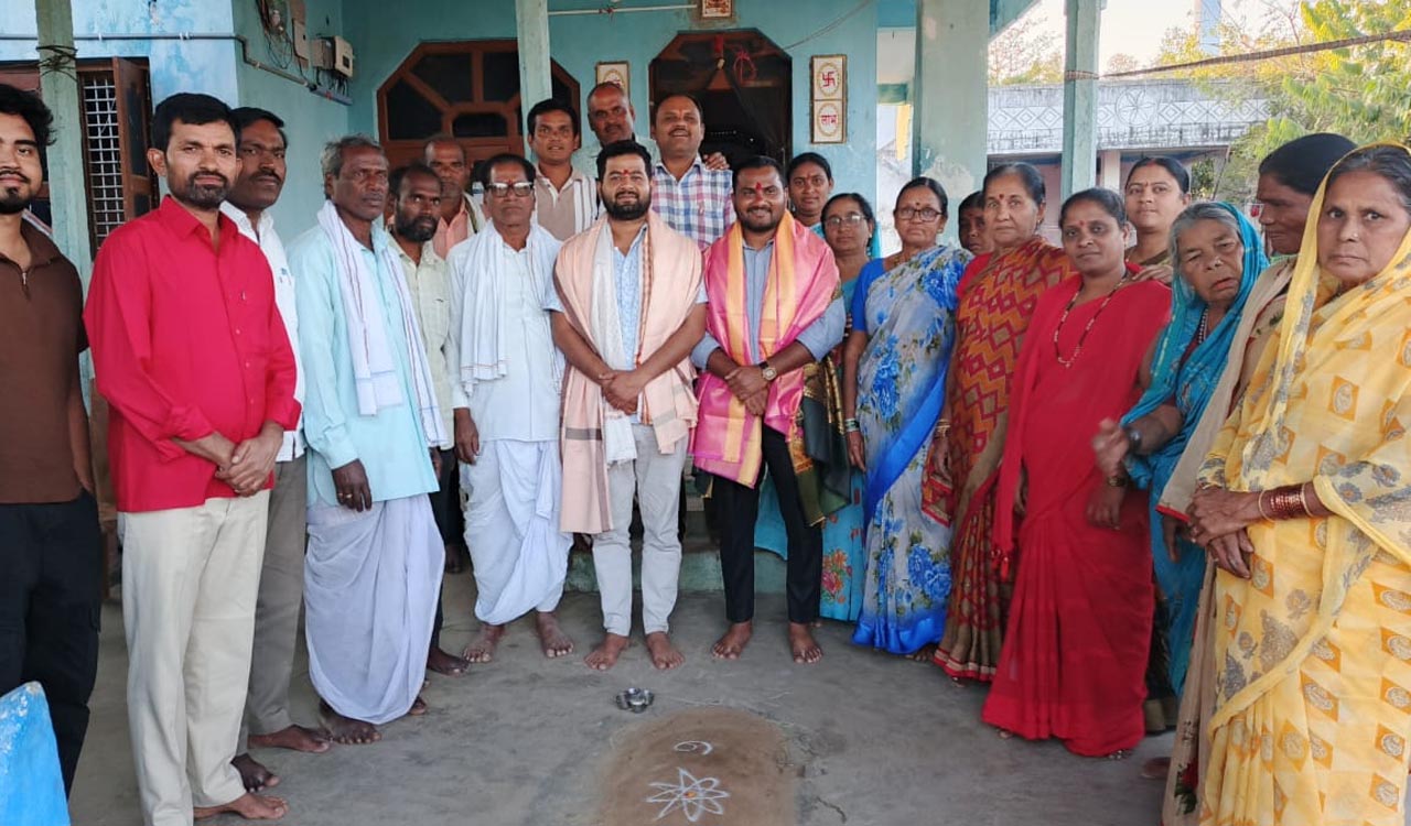 MPDO | ఎంపీడీవోగా ఉద్యోగం సాధించిన పంచాయతీ కార్యదర్శికి సన్మానం