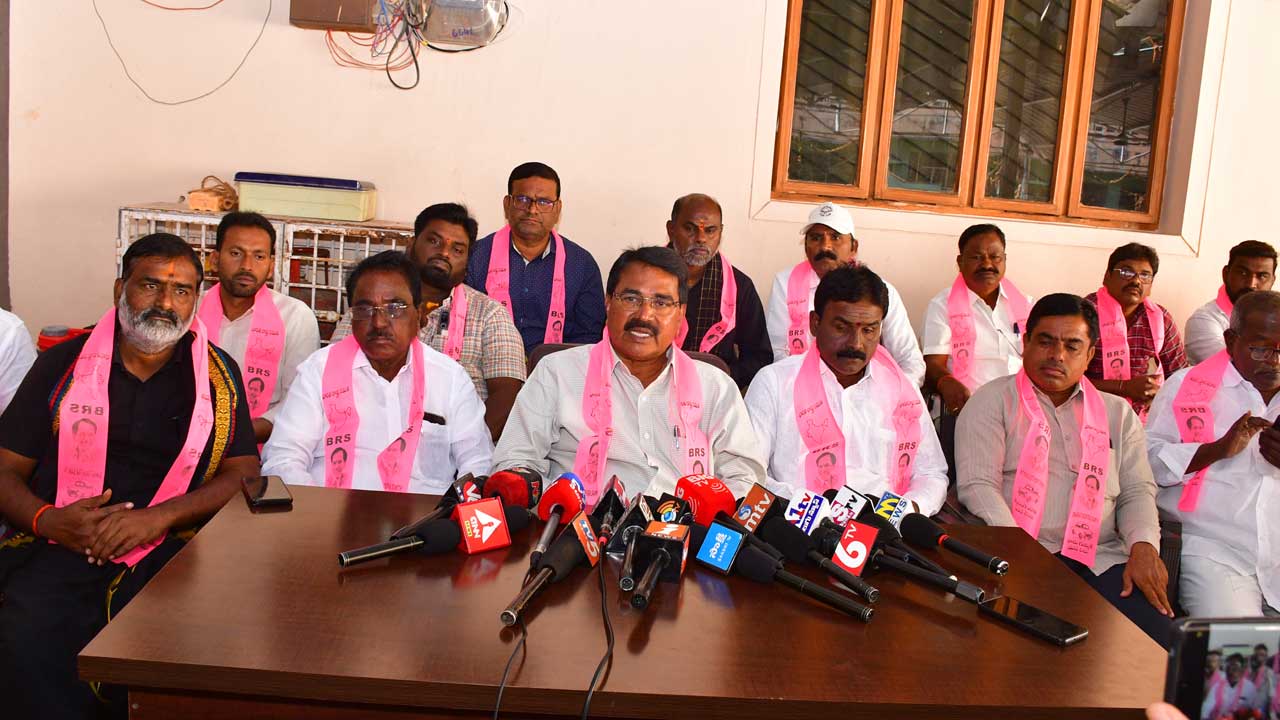 ఆత్మవిశ్వాసం లేకే ఎన్నికలకు రెండేళ్లు