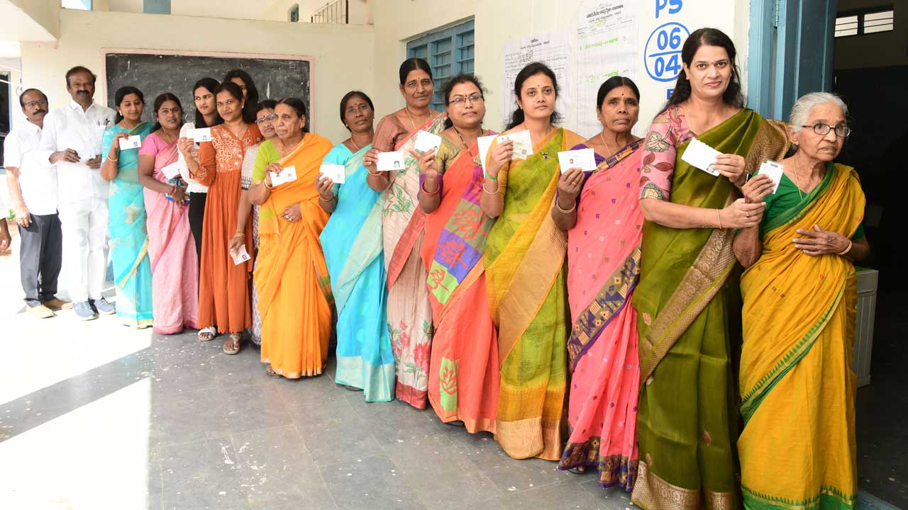 పోటెత్తి ఓటెత్తి