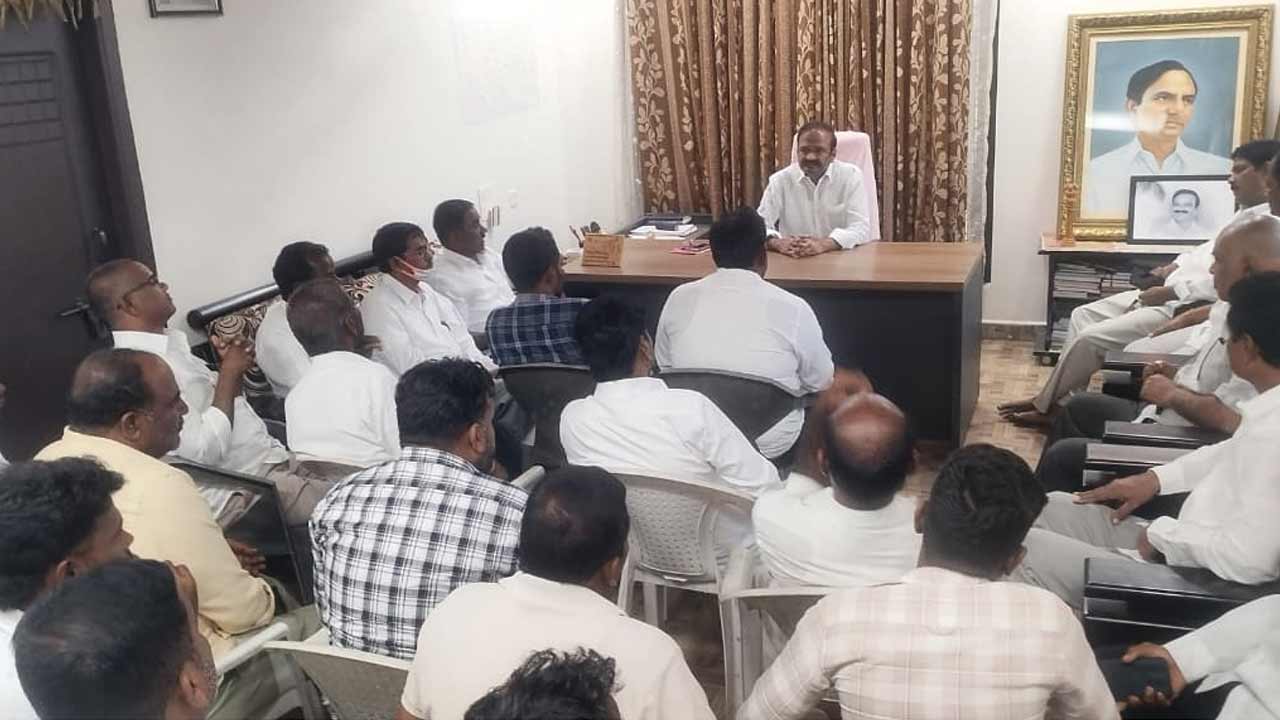 కార్యకర్తలంతా కలిసికట్టుగా పని చేయాలి