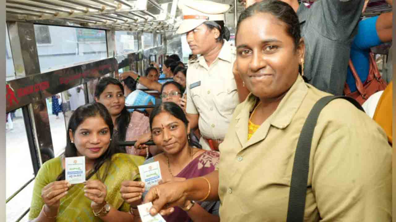 ఉచిత బస్‌పాస్‌ కార్డులను స్వాగతిస్తున్నాం.. ఆర్టీసీ కార్మిక సంఘాల జేఏసీ