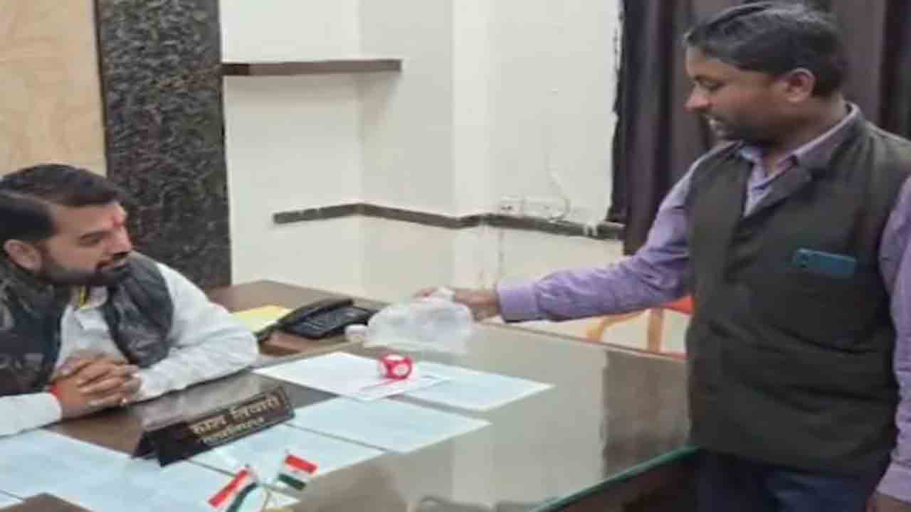 Watch: దోమలు కుట్టాయని.. ఒక వ్యక్తి ఏం చేశాడంటే?