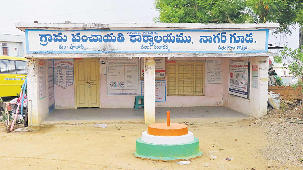 బుజ్జగింపులు.. బేరసారాలు