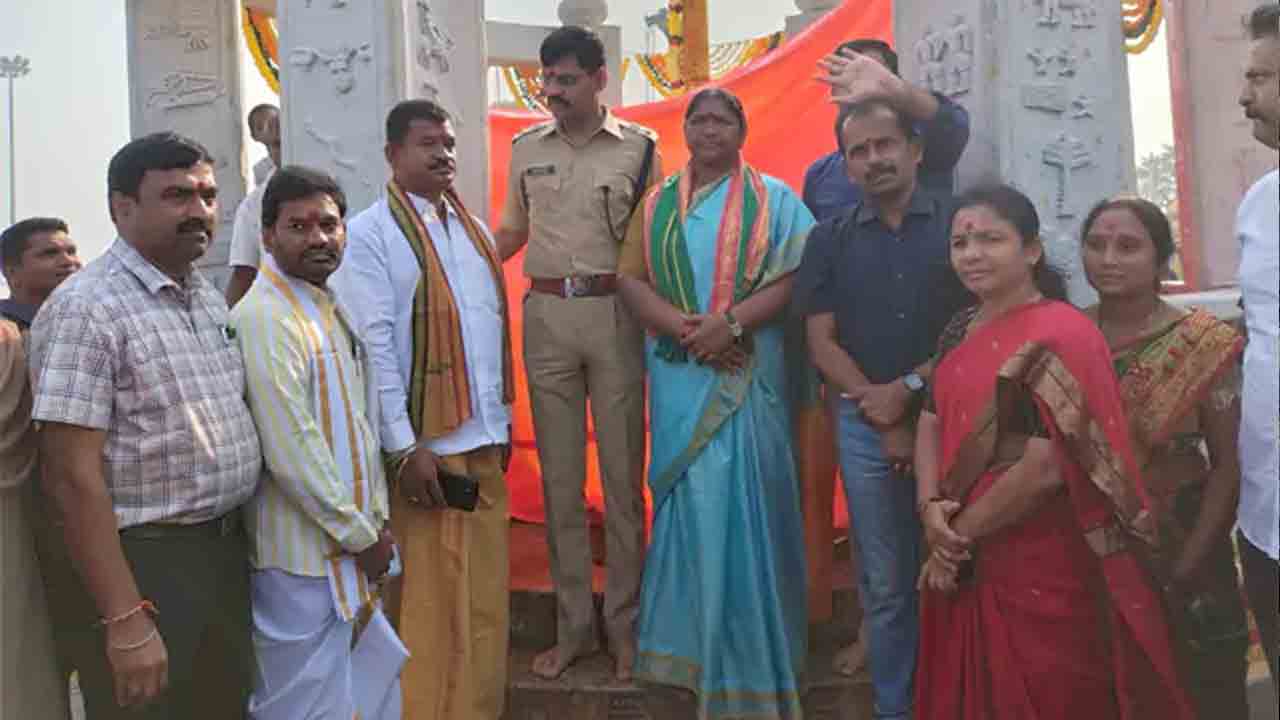 Medaram | మేడారం జాతర.. గద్దెలపై కొలువుదీరిన పగిడిద్ద రాజు, గోవిందరాజులు