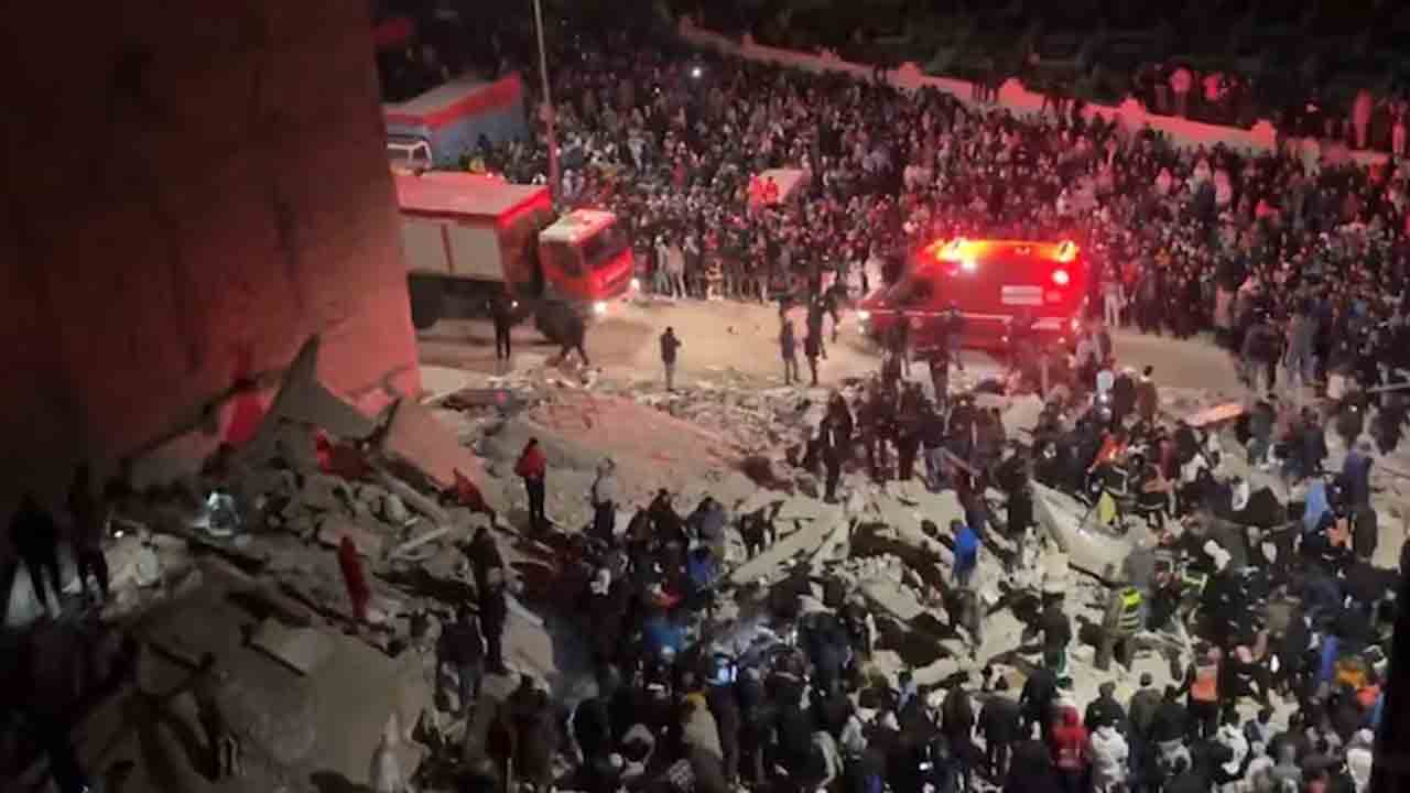 Buildings Collapse | కుప్పకూలిన నాలుగంతస్తుల భవనాలు.. 19 మంది మృతి