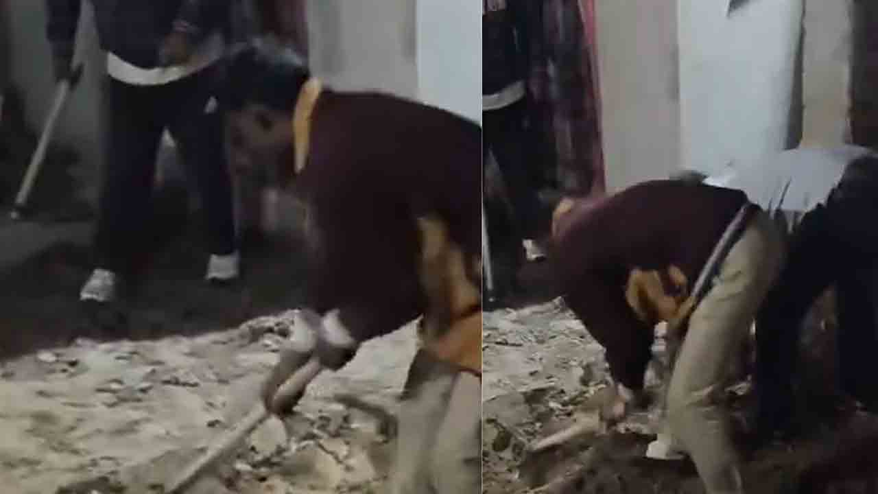 Crime news | బుర్ఖా ధరించనందుకు భార్య, ఇద్దరు బిడ్డలను చంపి.. ఇంట్లోనే బొందతీసి పాతిపెట్టి..!