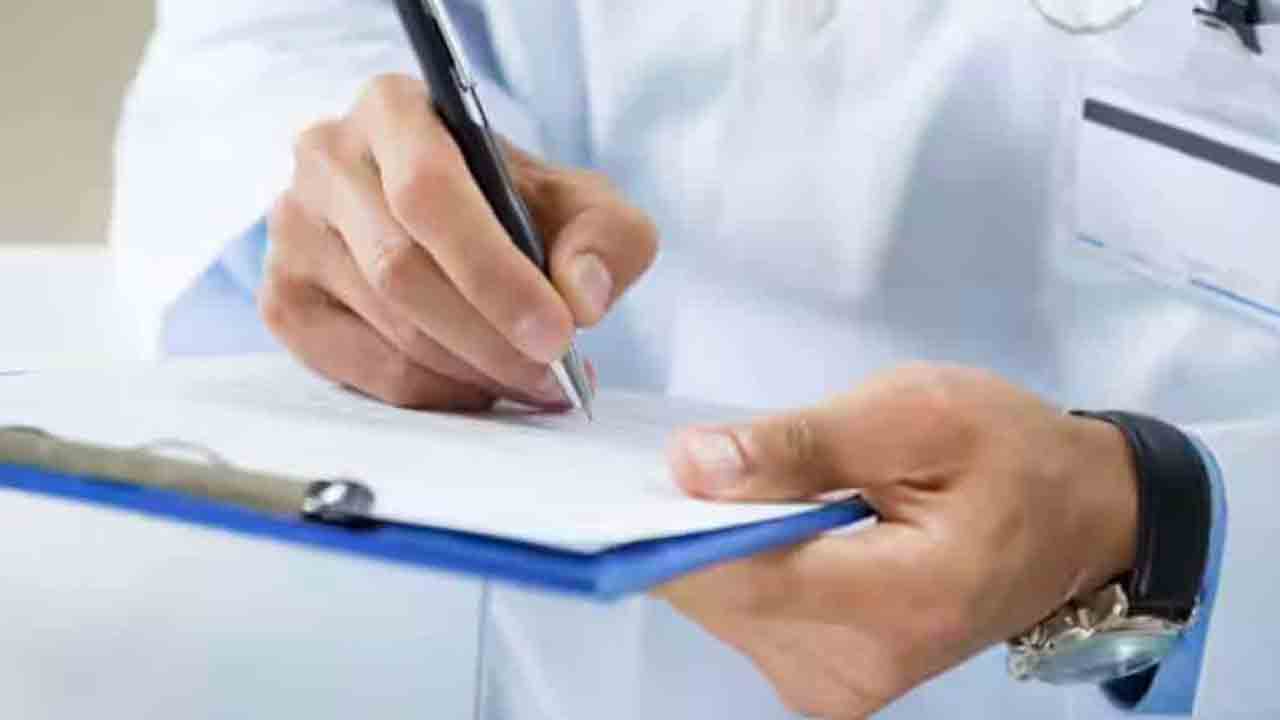 పిస్క్రిప్షన్‌ స్పష్టంగా రాయాల్సిందే!.. రాష్ట్రాలకు జాతీయ వైద్య మండలి ఆదేశాలు