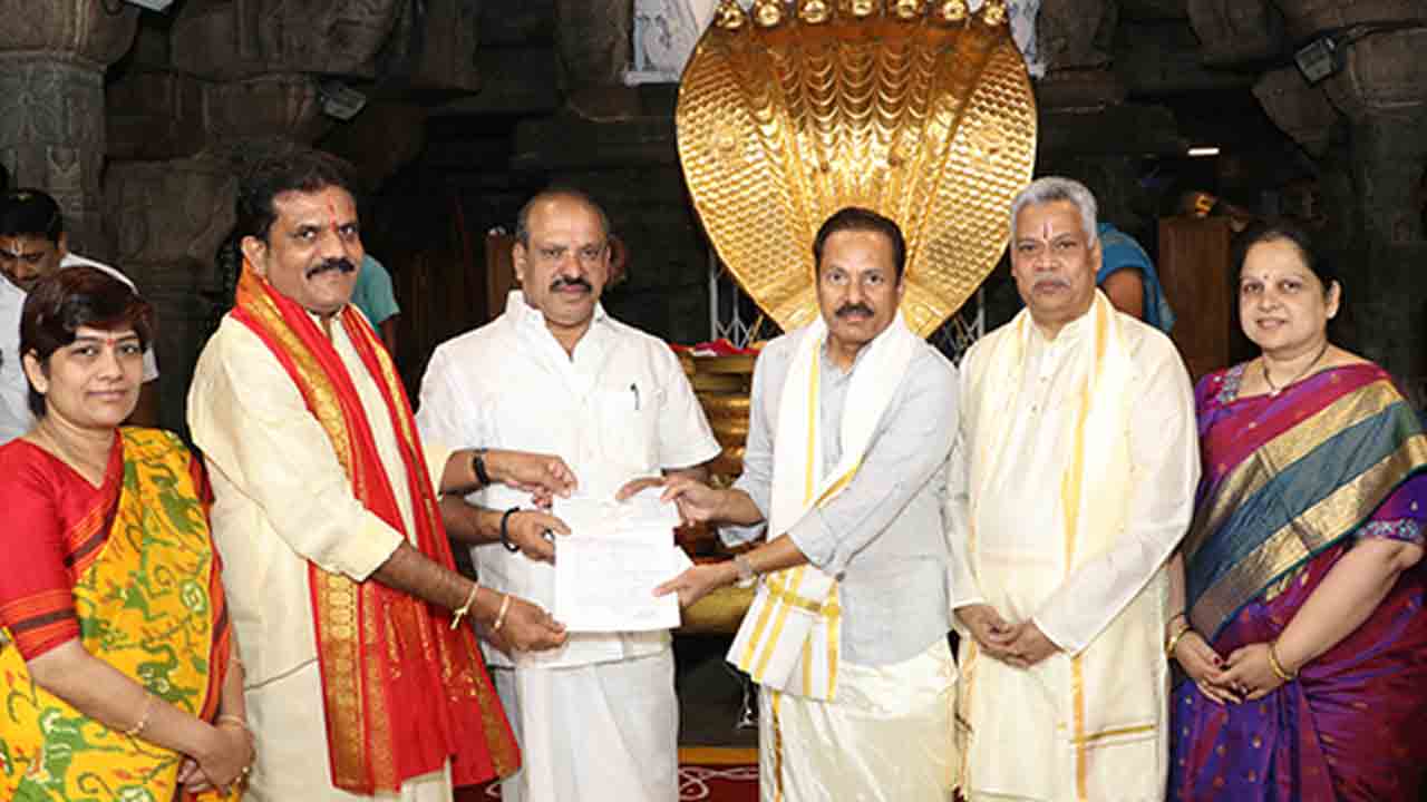 TTD | టీటీడీకి రూ.10 లక్షలు విరాళం అందించిన ఎన్‌ఆర్‌ఐ భక్తుడు