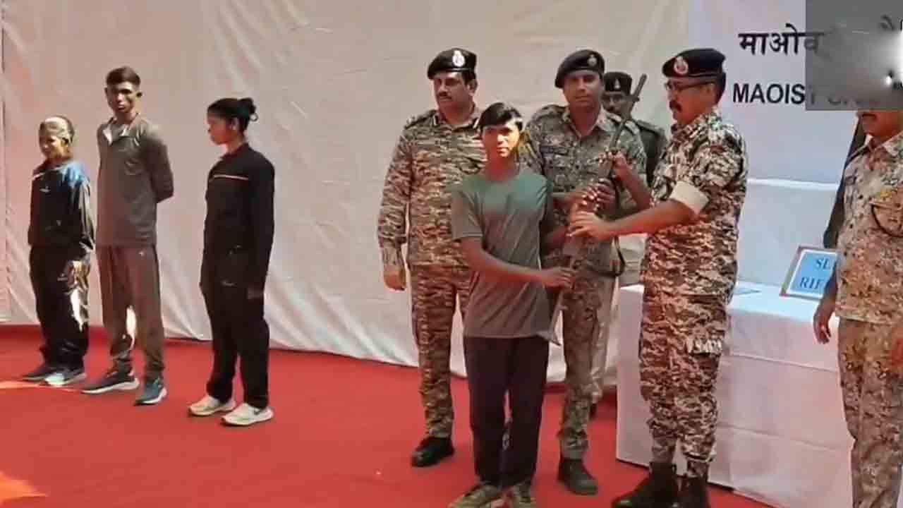 Naxalites | జనజీవన స్రవంతిలోకి మరో 10 మంది నక్సలైట్‌లు.. Video