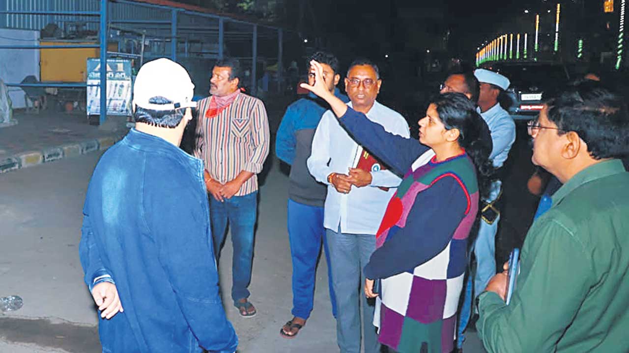 ప్రభుత్వ ప్రధాన దవాఖానలో.. కలెక్టర్‌ ఆకస్మిక తనిఖీ