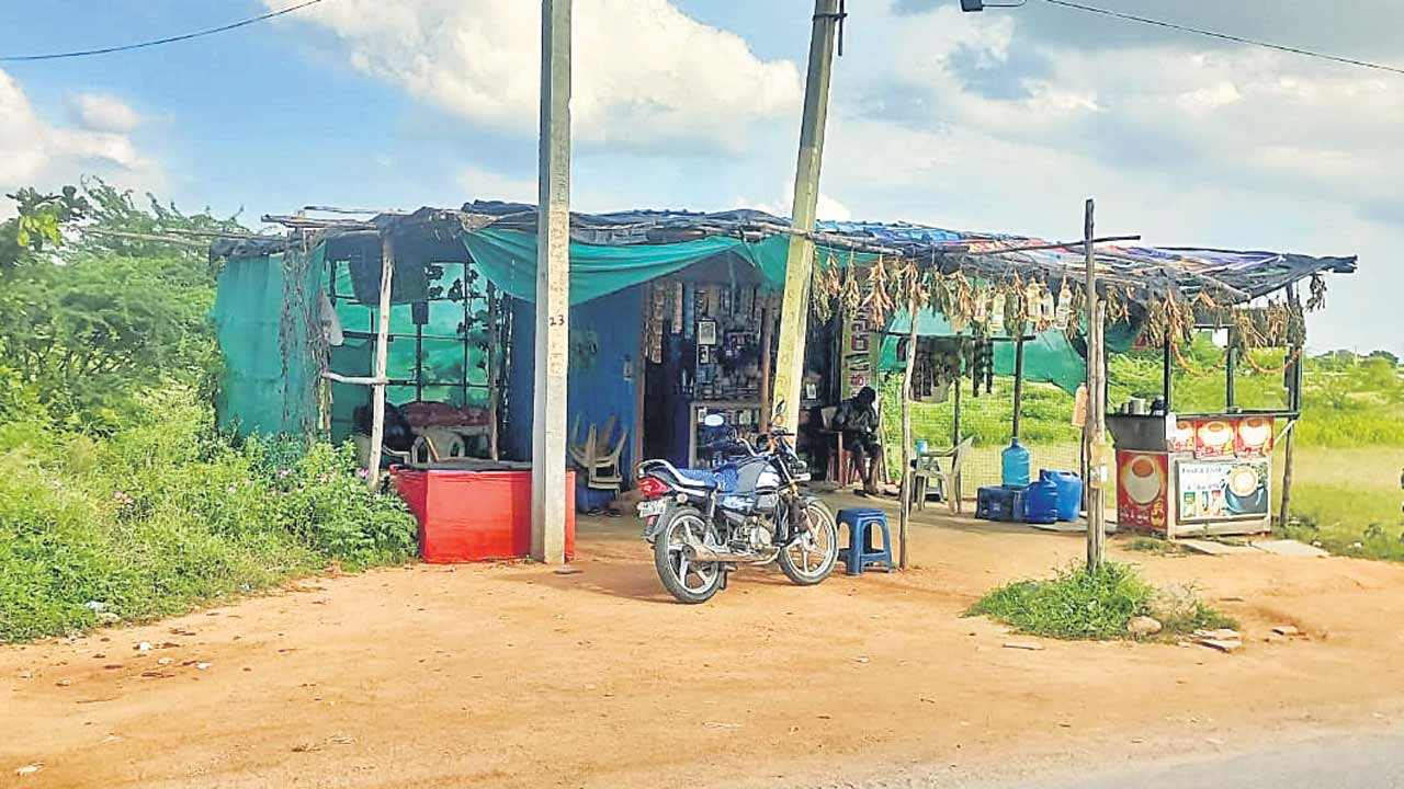 కోడ్‌ ఉన్నా బెల్ట్‌ జోరు!