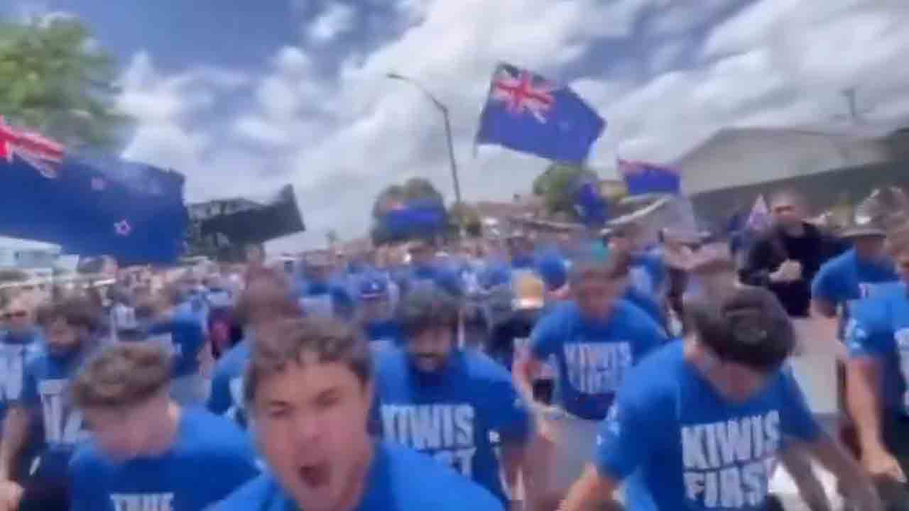 New Zealand Protesters Disrupt Sikh Procession | సిక్కుల ఊరేగింపునకు.. న్యూజిలాండ్ నిరసనకారులు ఆటంకం