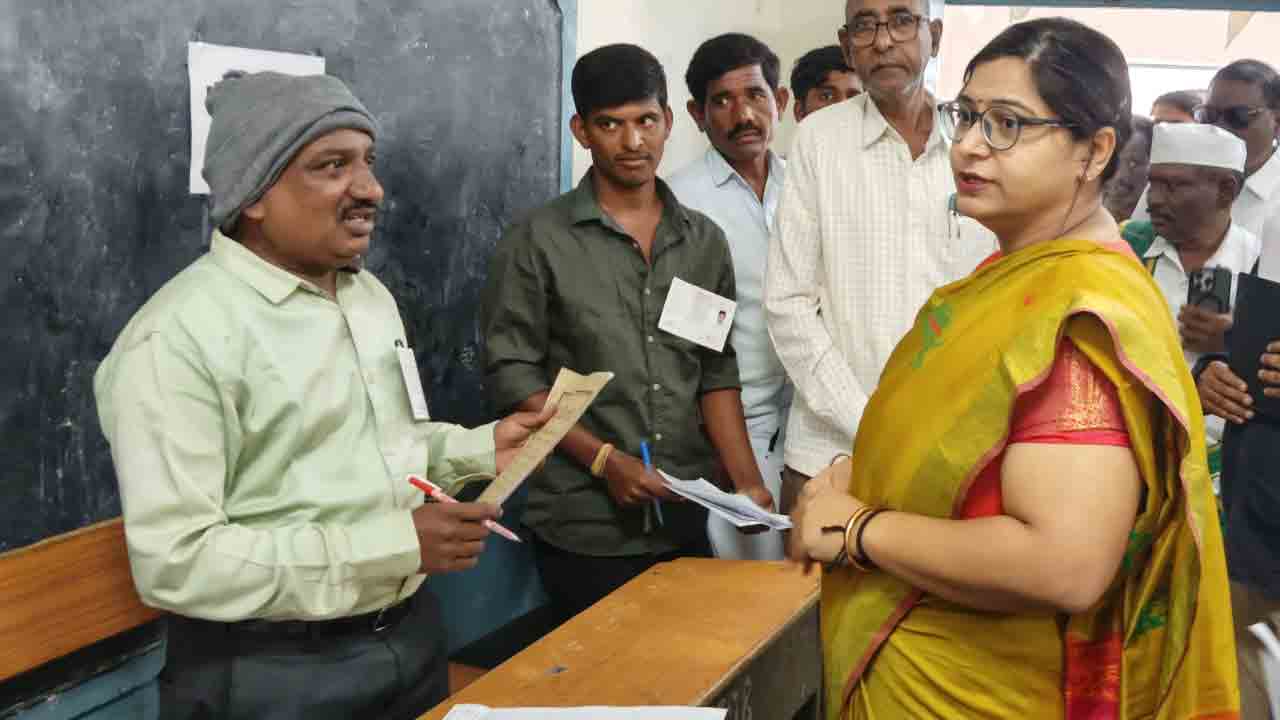 Collector Abhilasha | ప్రశాంతంగా పంచాయతీ పోలింగ్‌ : కలెక్టర్‌ అభిలాష