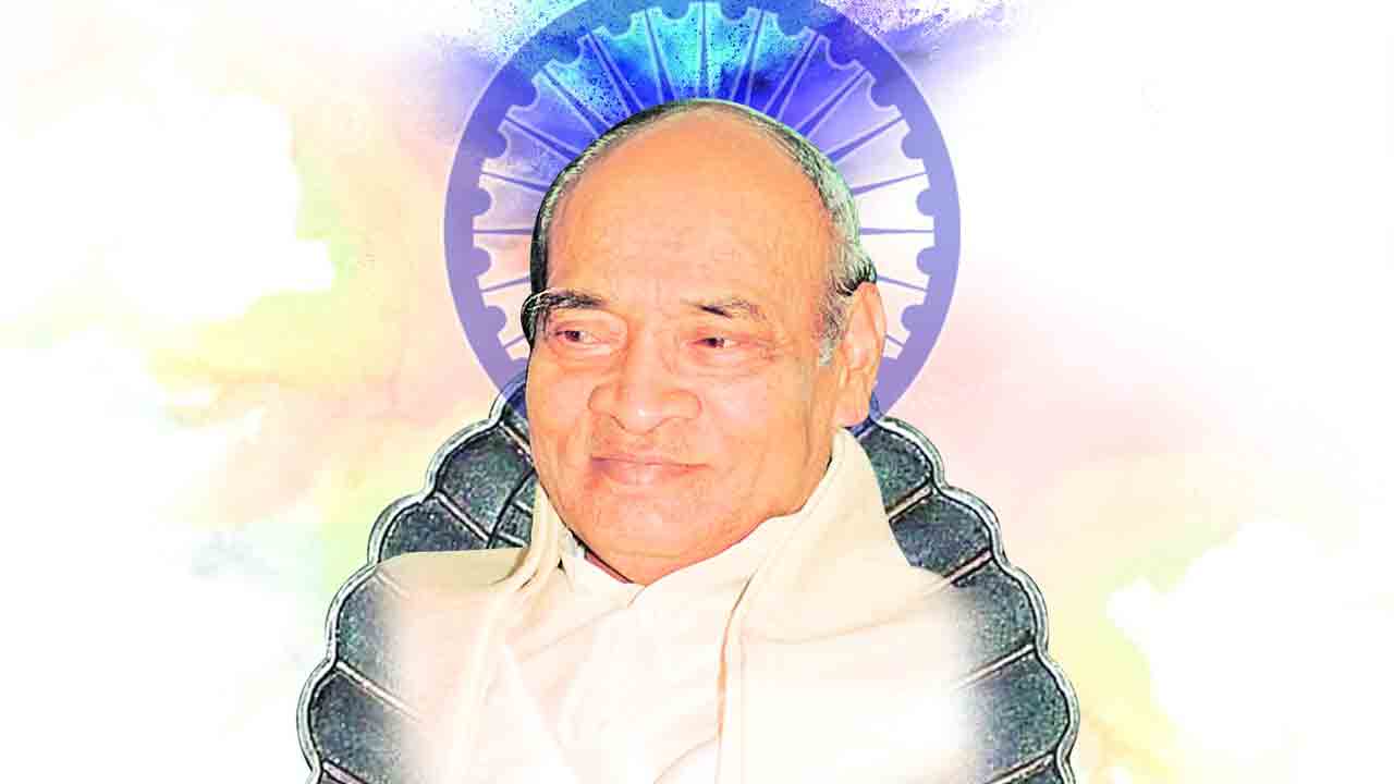 అపర మేధావి.. మన పీవీ