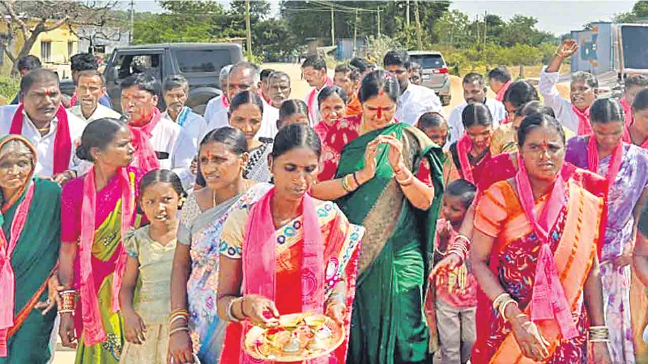 పంచాయతీ ఎన్నికల్లో కాంగ్రెస్‌కు బుద్ధిచెప్పాలి