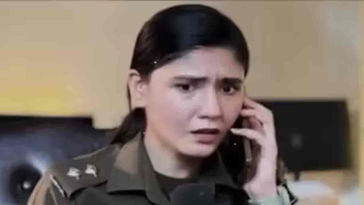 Pakistan Cop | కిడ్నీ టచింగ్ యాక్టింగ్.. పాక్ పోలీస్ అధికారిణిపై నెటిజన్ల ట్రోల్స్