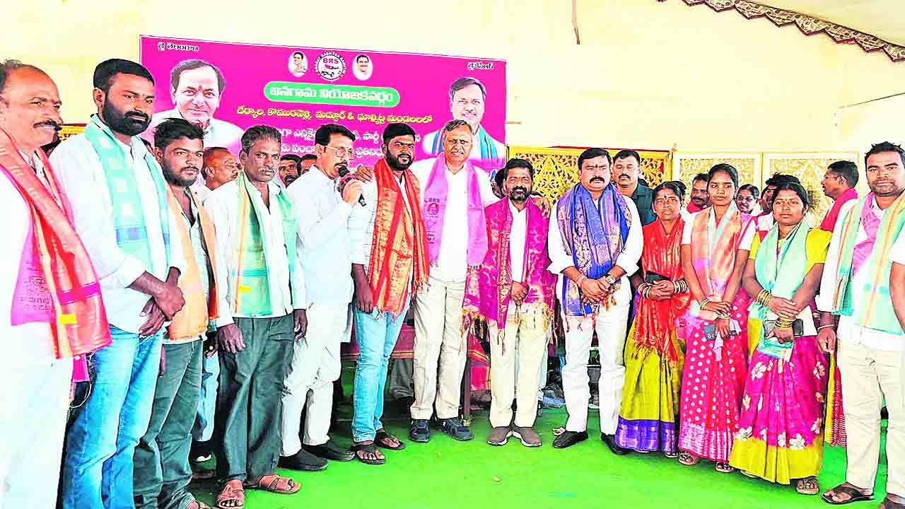 కేసీఆర్‌పై చెక్కు చెదరని అభిమానం