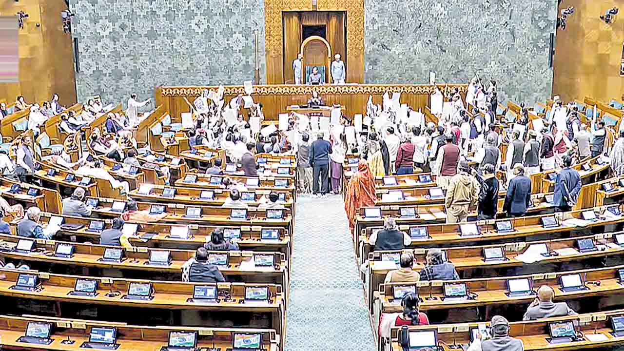 ఉపాధి బిల్లుపై అట్టుడికిన పార్లమెంట్‌