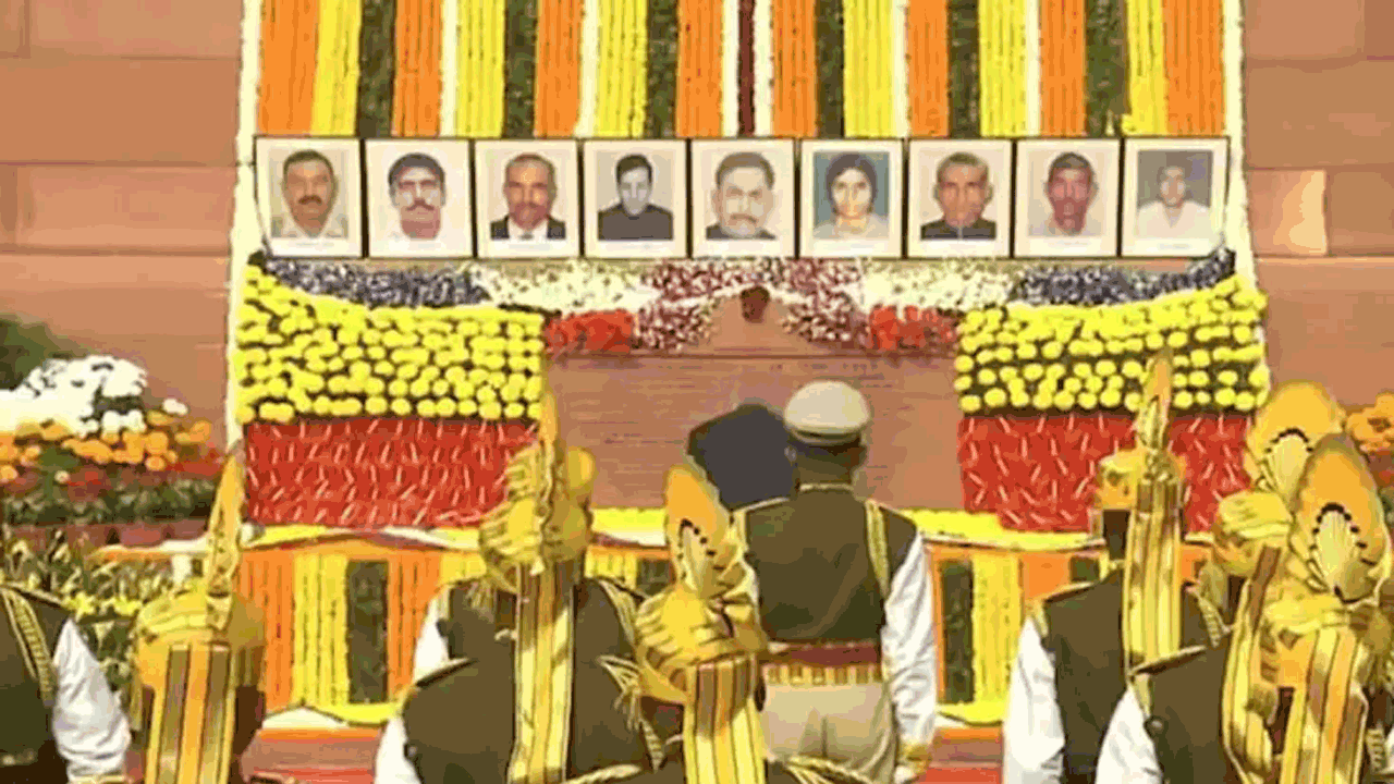Parliament Attack | పార్లమెంటుపై ఉగ్రదాడికి 24 ఏళ్లు.. అమర జవాన్లకు నేతల నివాళి