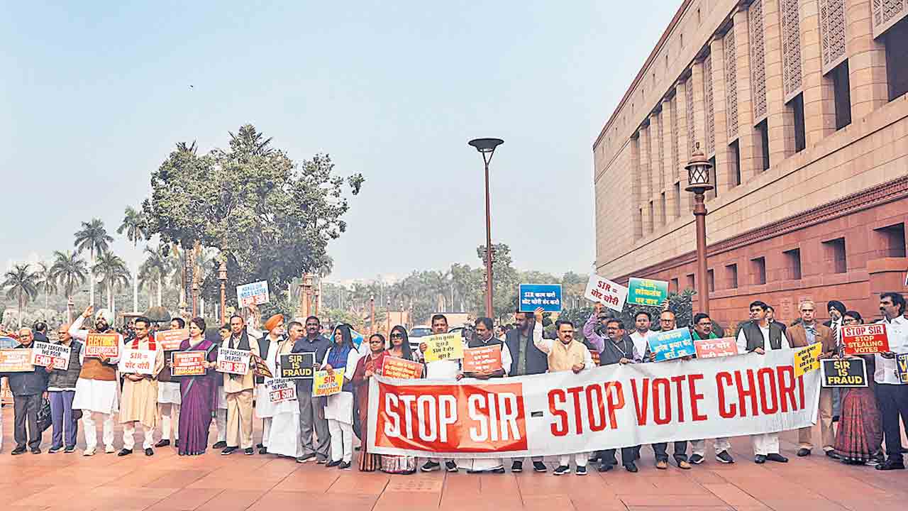 రెండో రోజూ అదే రభస.. సర్‌పై అట్టుడికిన పార్లమెంట్‌