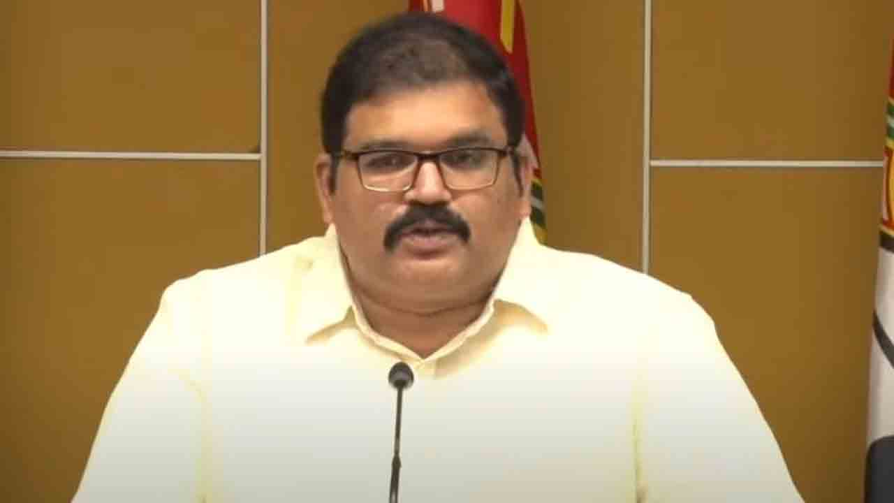 TDP leader Pattabhiram | పీపీపీ విధానంపై వైసీపీ ధ్వంద వైఖరి : టీడీపీ నాయకుడు పట్టాభి ఆరోపణ
