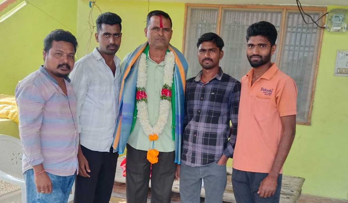 Sarpanch unanimously | పెద్దపల్లి మండలంలో బోణి కొట్టిన రాంపల్లి.. ఏకగ్రీవ సర్పంచ్‌గా సంపత్ రావు