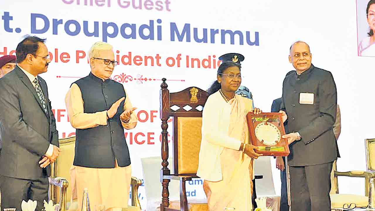 ఉద్యోగుల ఎంపికలో నిజాయతీకి ప్రాధాన్యమివ్వాలి