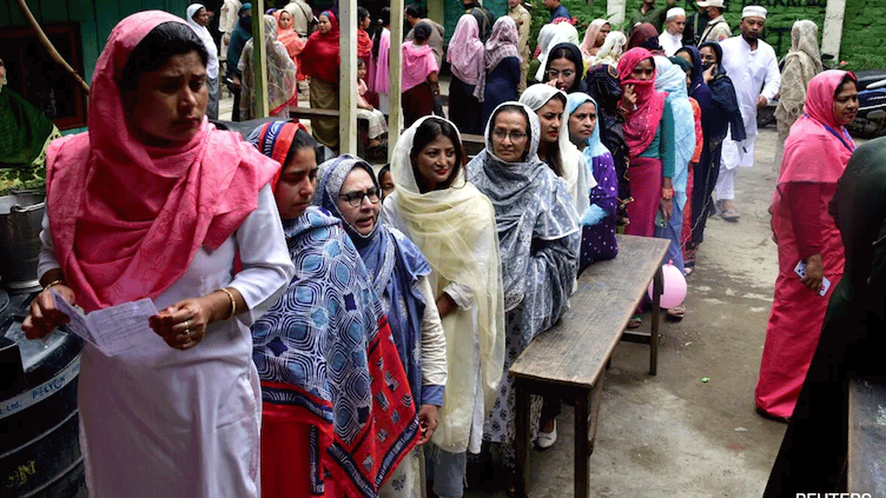 Pune Polls | మాకు ఓటేస్తే.. థాయ్‌లాండ్‌ ట్రిప్‌, బంగారం, ఎస్‌యూవీ : ఓటర్లకు అభ్యర్థుల ఎన్నికల హామీలు