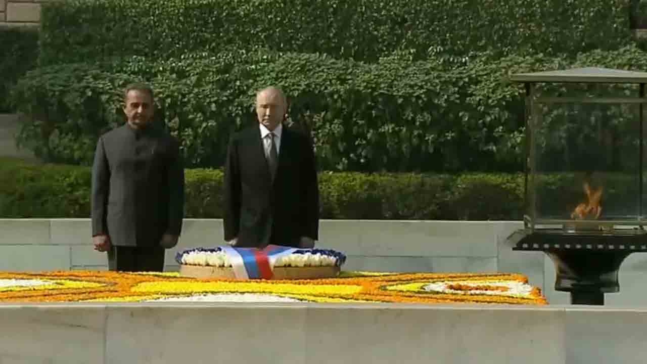 Vladimir Putin | రాజ్‌ఘాట్‌ను సందర్శించిన పుతిన్‌.. గాంధీజీ సమాధి వద్ద నివాళి