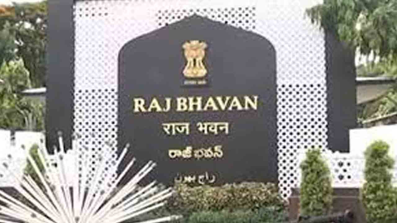 హిల్ట్‌ పాలసీని వెంటనే నిలిపేయాలి.. గవర్నర్‌కు బీజేపీ నేతల వినతి