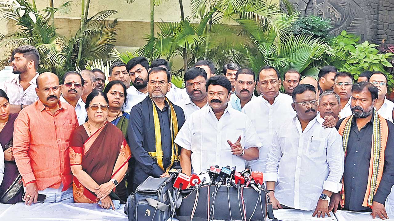 పునర్విభజన.. భగ్గుమన్న బీఆర్‌ఎస్‌