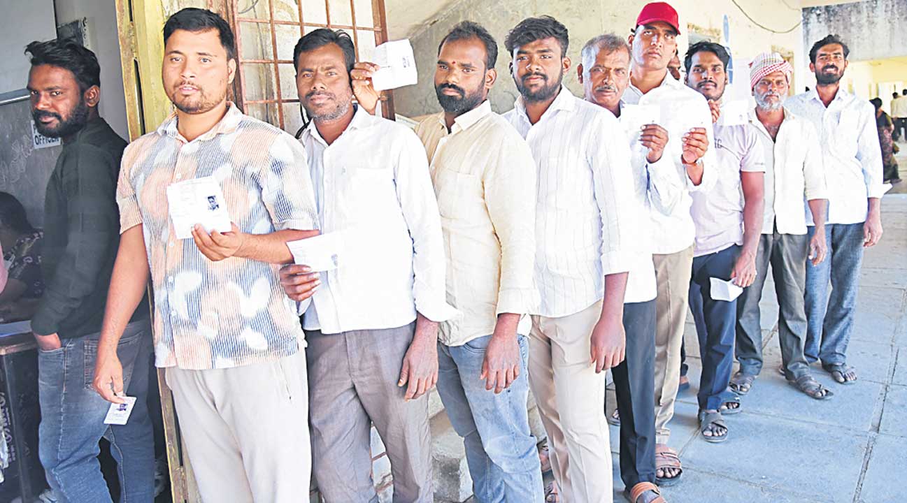 పోటెత్తిన ఓటర్లు