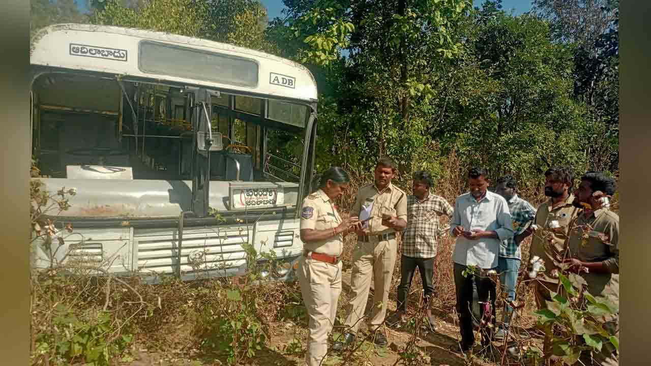 RTC Bus | ఆర్టీసీ బస్సు బ్రేకులు ఫెయిల్‌.. ముగ్గురికి స్వల్ప గాయాలు