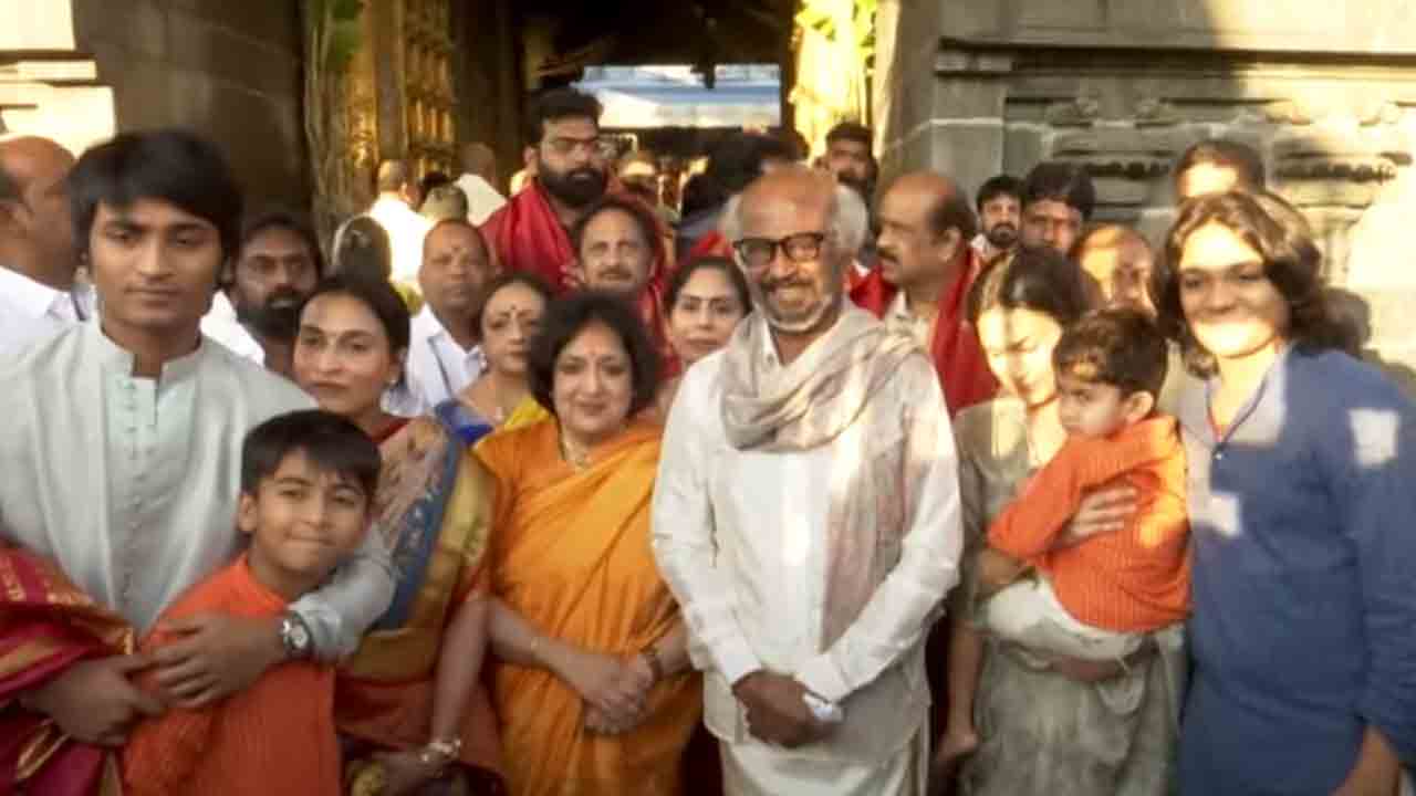 Rajinikanth | సతీసమేతంగా తిరుమలను దర్శించుకున్న సూపర్‌స్టార్‌ రజనీకాంత్‌