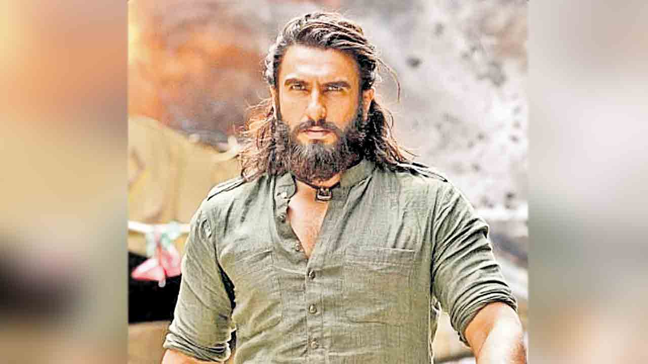 1000 కోట్ల మార్క్‌ దాటేసిన ధురంధర్‌