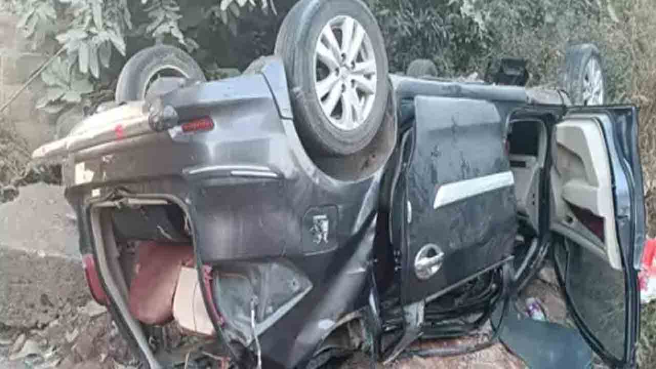 Road accident | ఆస్పత్రికి వెళ్లి వస్తుండగా వంతెన పైనుంచి పడిన కారు.. నలుగురు మహిళలు దుర్మరణం