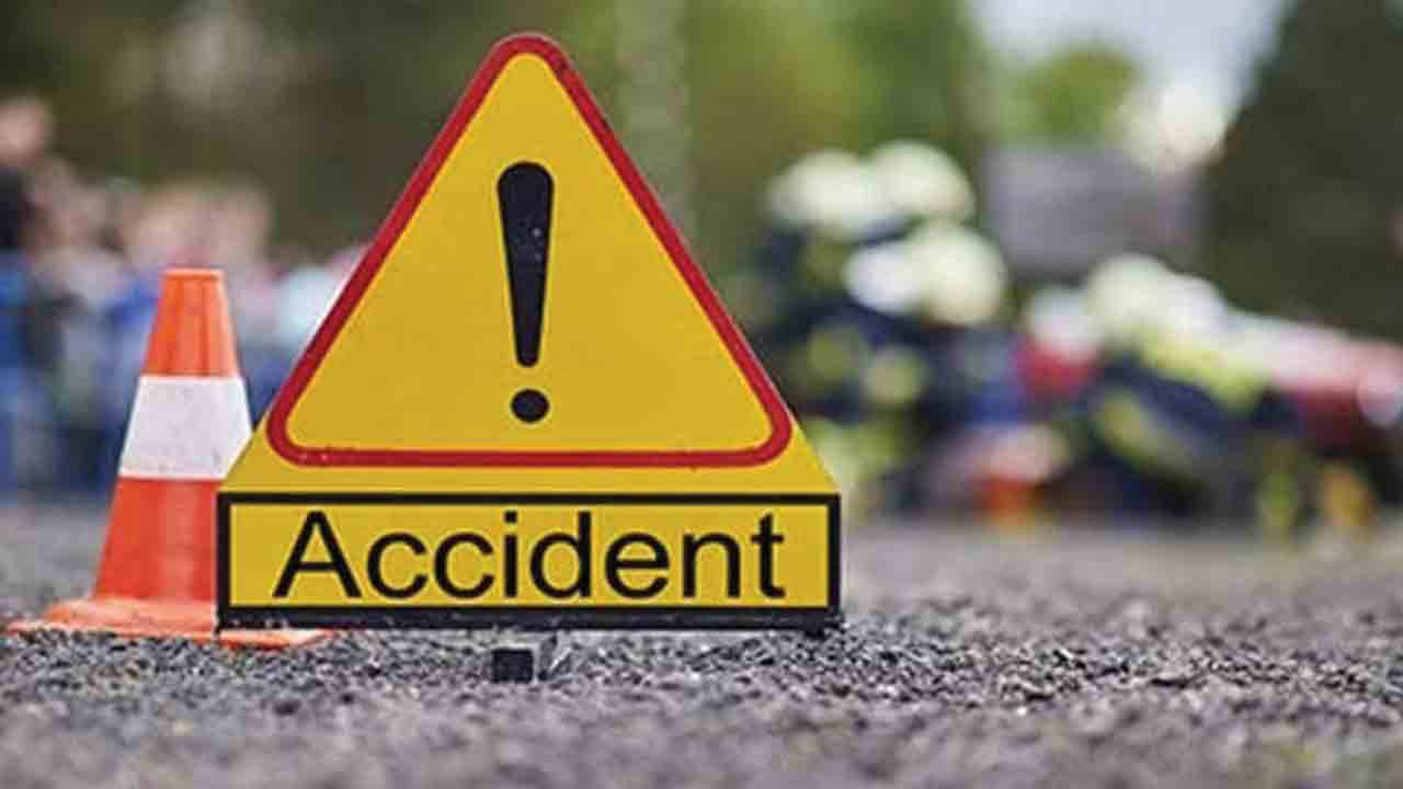 Karnataka | లారీ ఢీకొని బ్రిడ్జి పైనుంచి కింద పడ్డ ట్రాక్టర్.. ఆరుగురు మృతి.. తొమ్మిది మందికి గాయాలు