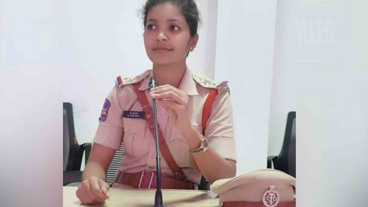 SI Manasa | ముందస్తుగా అనుమతి తప్పనిసరి.. ఎలక్షన్ కోడ్‌ను ఎవరూ ఉల్లంఘించొద్దు : రాయపోల్ ఎస్‌ఐ మానస