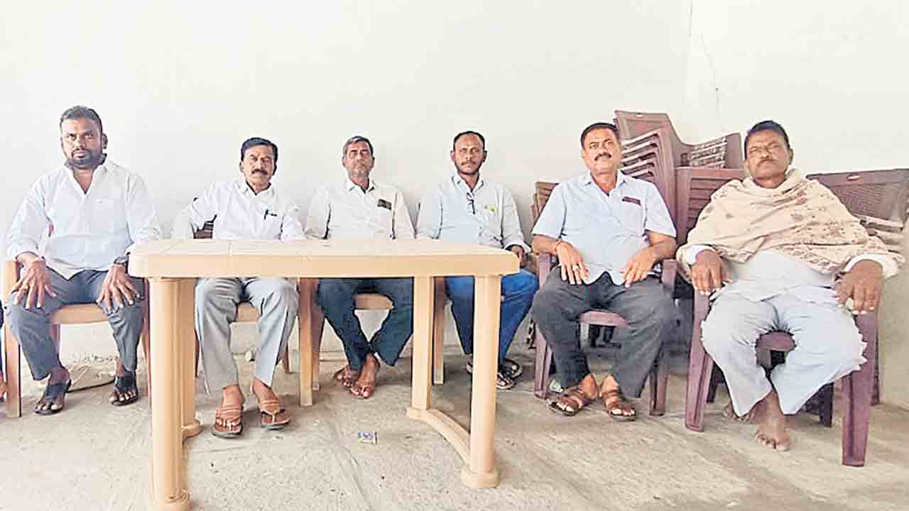 సర్పంచ్‌ ఎన్నికల్లో నర్సంపేట ఎమ్మెల్యే ఫెయిల్‌