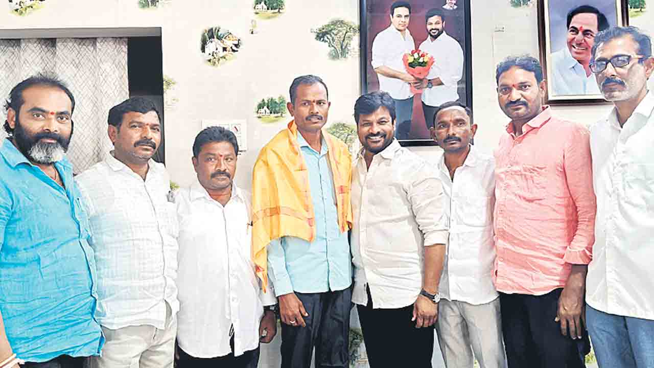 రానున్నది బీఆర్‌ఎస్‌ సర్కారే.. పల్లెల అభివృద్ధికి సర్పంచ్‌లు కృషి చేయాలి