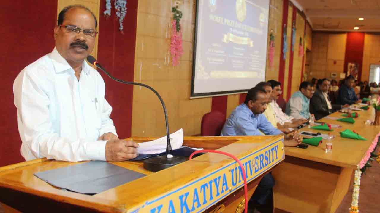Scientists | శాస్త్రవేత్తలే సమాజ మార్గదర్శకులు : కేయూ రిజిస్ట్రార్‌ ప్రొఫెసర్‌ రాంచంద్రం