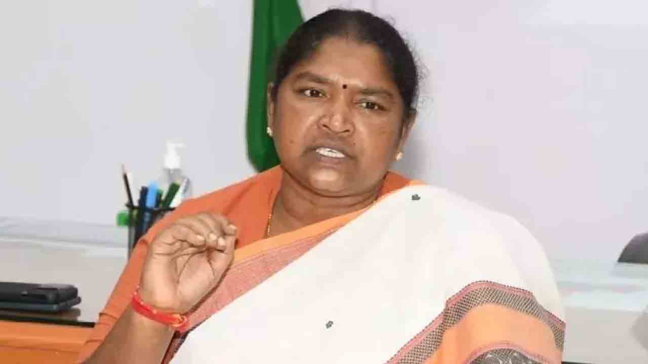 అంబానీ, అదానీ కోసమే వీబీ-జీ-రామ్‌జీ : సీతక్క